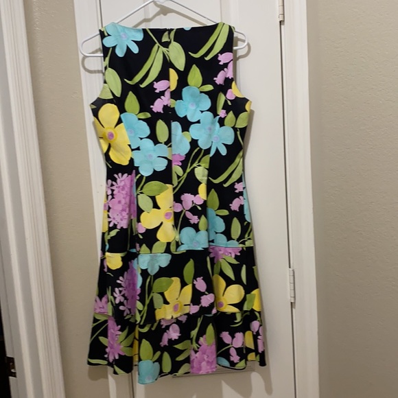 Spring dress - Picture 2 of 2